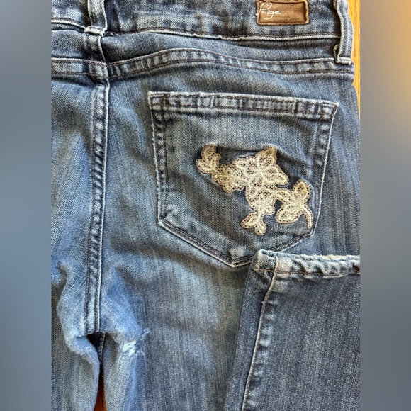 Paige Denim Jeans Medium Wash, bootcut with floral appliqué size 28 - Picture 5 of 6